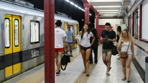 subte-pantalones-cnr