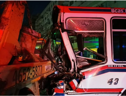 Choque entre un camión y un colectivo en Parque Patricios: seis heridos