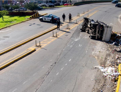 Susto y tensión en La Boca: volcó un camión tras un choque y hay un herido internado en el Argerich