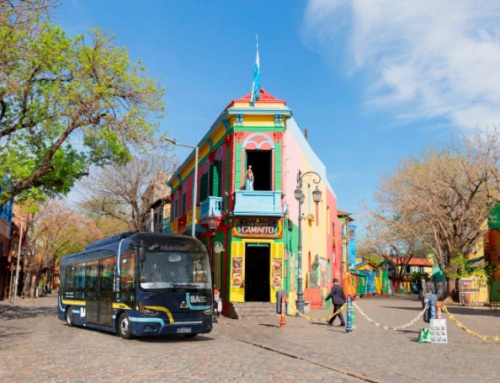 Movilidad sustentable: el bus eléctrico de la Ciudad sumó paradas y ya conecta hasta Caminito