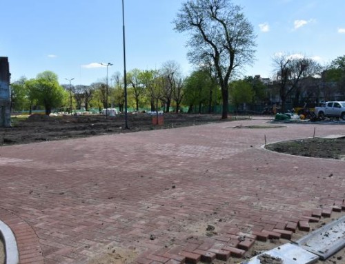 Avanzan las obras del nuevo patio de juegos en el Parque José Evaristo Uriburu