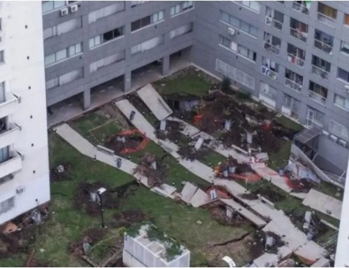 Derrumbe en Parque Patricios: vecinos intentaron ingresar por la fuerza al edificio y hubo tensión con la Policía